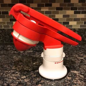 • Tupperware Master Juicer and Base •